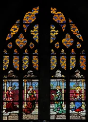 Fenster w11 zeigt heraldische Adler des Wappens der Montmorencys