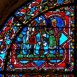 Fenster w17 zeigt eine Szene aus der Geschichte des verlorenen Sohnes: sein Vater mit seinem Bruder