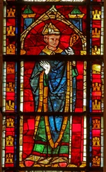 Fenster w205, einen Bischof darstellend