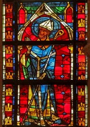 Fenster w205, einen Heiligen Bischof darstellend