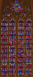 Fenster w211 zeigt das St. Denis und St. Vincent-Fenster