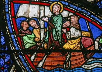Fenster w21 zeigt eine Szene aus dem Leben des hl. Eustachius: er macht sich mit seiner Familie auf den Weg nach Ägypten