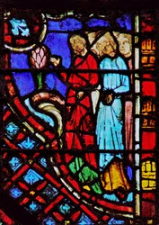 Die jungen Frauen besuchen den Brunnen