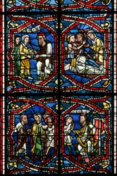 Fenster w5-R zeigt ein Detail des Designs (Buntglas)