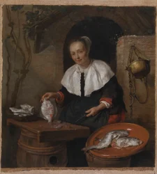 Frau beim Fischeputzen