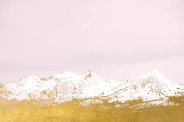 Goldene Schneebedeckte Berge