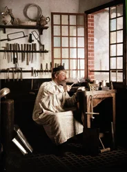 Goldschmied in seinem Atelier, Autochrom von Georges Henry