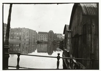 Blick von der Brücke auf die Prinzeninsel in Amsterdam