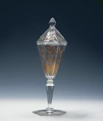 Glasbecher mit Deckel, 1898