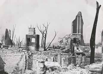 Ruinen des Gebäudes der Chicago Historical Society nach dem großen Chicago-Feuer, 1871