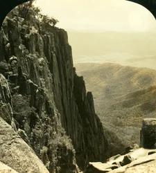 Die Nordseite der Schlucht, Buffalo Ranges, Victoria, Australien, ca. 1909