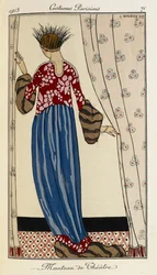 Theatermantel. Costumes Parisiens Nr. 71. Die Frau trägt ein rot gemustertes Kleid mit einem blauen, pelzbesetzten Rock. Außerdem trägt sie einen schwarzen und silbernen Federkopfschmuck.
