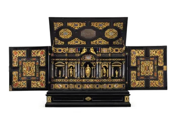 Ein Augsburger Tischkabinett aus vergoldetem Metall, Bergkristall und pietra dura, ca. 1630-40