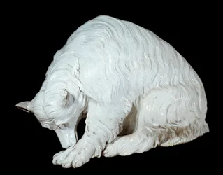Deutsche Kunst: Hartporzellanbär aus Berlin, circa 1732 - 1735. Meissener Porzellanskulptur