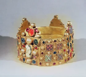 Die Krone von Hildesheim (Gold und Edelsteine)