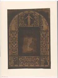 Entwurf für den Rahmen eines Kalenders für 1901 mit Frauen und Blumen