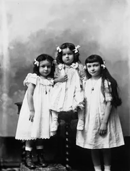 Porträt im Studio von drei Kindern