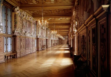 Renaissance-Architektur: Blick auf die Galerie von Franz I. im Schloss Fontainebleau