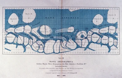 Karte des Planeten Mars. Der Astrophysiker beobachtete geradlinige Strukturen auf dem Planeten Mars, die er Marskanäle (canali) nannte. 1877-1878