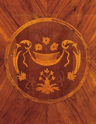 Detail von der Seite einer norditalienischen Tulpenholz-, Rosenholz-, Obstholz- und Marketerie-Kommode, ca. 1800