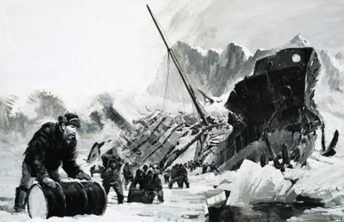 Unbekanntes Schiffswrack auf einem eisigen Gletscher