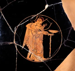 Antikes Griechenland: Becher mit roten Figuren. Keramik zugeschrieben dem Pedieus-Maler (spätes 6. Jahrhundert v. Chr.), 510-500 v. Chr. Paris, Louvre