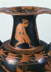 Kauernde Frau, die ihr Sandale bindet (Detail)