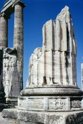 Basis einer Säule im Tempel des Apollo, ca. 300 v. Chr.