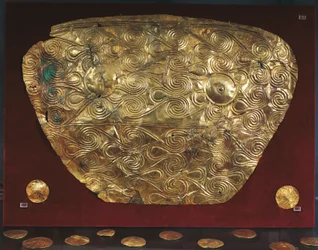 Goldschild aus Grab V in Mykene