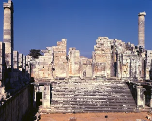 Die große Treppe des Tempels von Apollo, um 336 v. Chr.