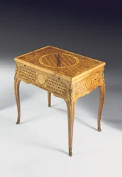 Spieltisch mit Sabots aus dem 19. Jahrhundert