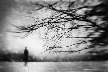 Einsame Figur Winternebel