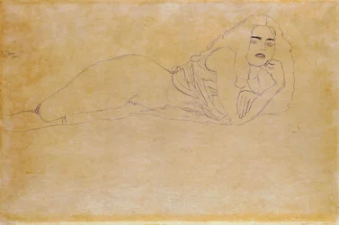 Akt auf dem Bauch liegend nach rechts. Porträt einer halb entblößten Frau. Zeichnung von Gustav Klimt (1862-1918)