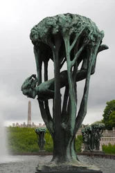 Mädchen in einem Baum, Skulptur im Frognerpark, Oslo, Norwegen