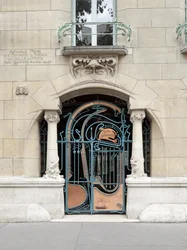 Eingangstür des Castel Beranger, erbaut zwischen 1895 und 1898 im 16. Arrondissement in Paris