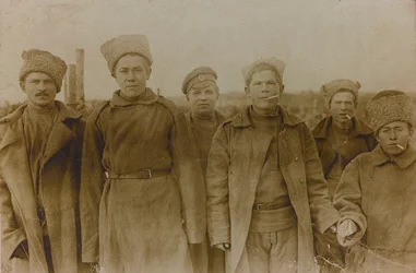 Erster Weltkrieg: Ukraine in den Jahren 1914-1916 während der Invasion der deutschen Armee. Gruppe von Soldaten (s/w Foto)