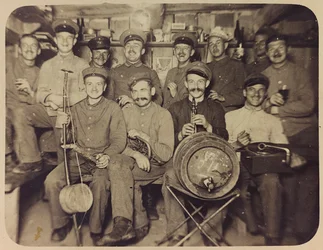 Erster Weltkrieg: die Ukraine in den Jahren 1914-1916 während der Invasion der deutschen Armee. Gruppe von Soldaten während einer Ruhepause