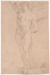 Stehender junger Mann mit erhobenem rechten Arm