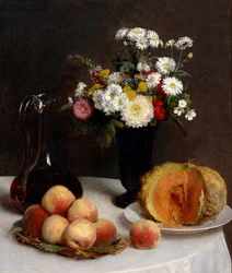 Stillleben mit Weinkaraffe, Blumen und Früchten