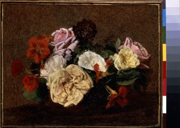 Rosen und Kapuzinerkresse in einer Vase