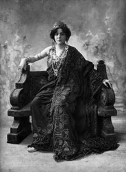 Französische Sopranistin Suzanne Brohly als Klytemnestra in der Oper "Iphigenie en Aulide", Paris, Foto von Henri Manuel aus der französischen Zeitung "Le Theatre" April 1908