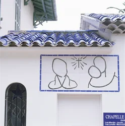 Ansicht des Eingangs und Dachs der Rosenkranzkapelle, Vence