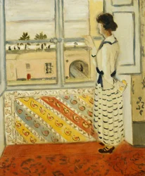 Junge Frau am Fenster, blau gestreiftes Kleid