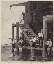 Britische Soldaten angeln von einem der Forts in Spithead, Hampshire