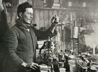 Dr. Atkinson in seinem Labor, 15. September 1911, 1913