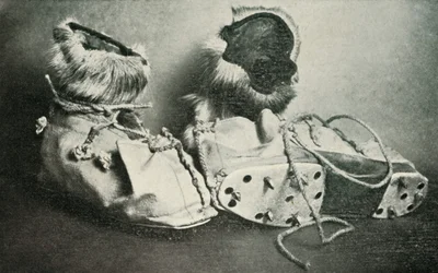 Finnesko mit Steigeisen, ca. 1910-1913