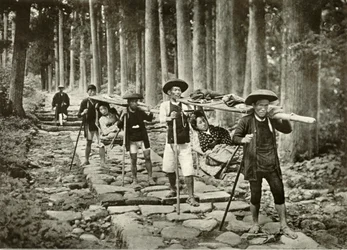 Japanische Damen auf dem Weg zu den Schreinen, Nikko, 1910