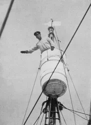 Leutnant Evans im Krähennest, ca. 1910-1913, 1913