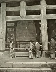 Die große Glocke im Chio-In-Tempel, 1910