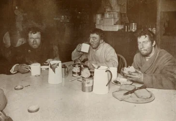 Wilson, Bowers und Cherry-Garrard bei ihrer Rückkehr vom Kap Crozier, 1. August 1911, 1913